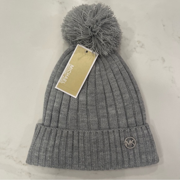 NWT Michael Kors grey pompom beanie - Picture 4 of 9